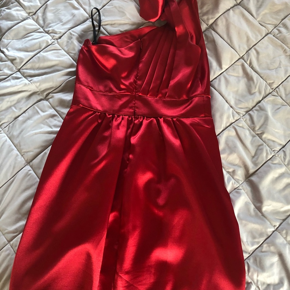 One shoulder bow red mini dress - Picture 3 of 3